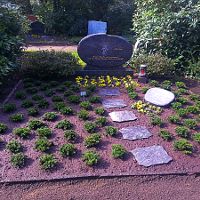 Friedhofsgärtnerei - Grabanlage Frühjahr